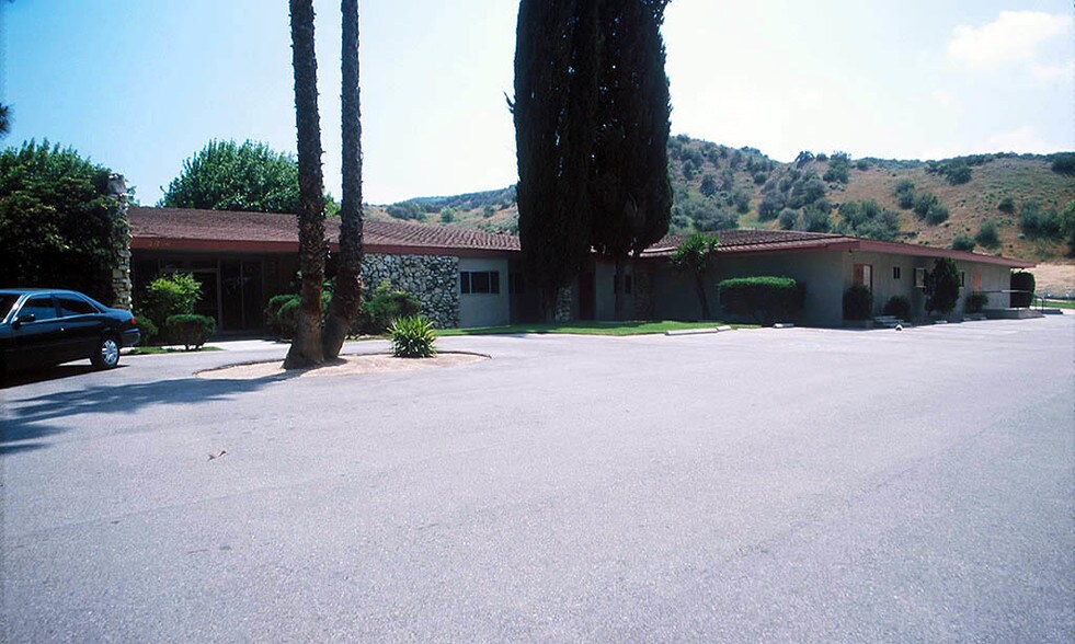 21704 Golden Triangle Rd, Santa Clarita, CA à louer - Photo du bâtiment - Image 3 de 7