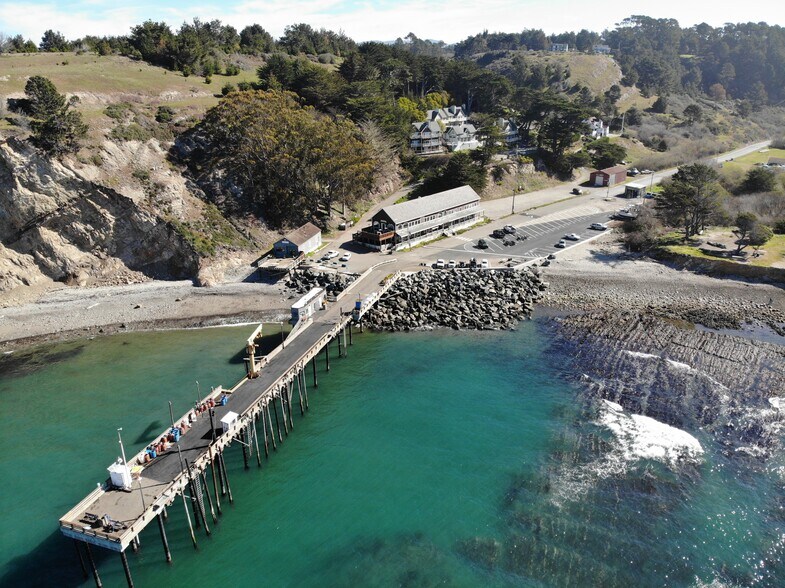 810 Port Road, Point Arena, CA à vendre - Photo du bâtiment - Image 2 de 41