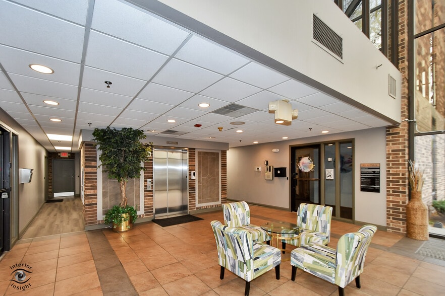 935 W 175th St, Homewood, IL for sale - Interior Photo - Image 3 of 7