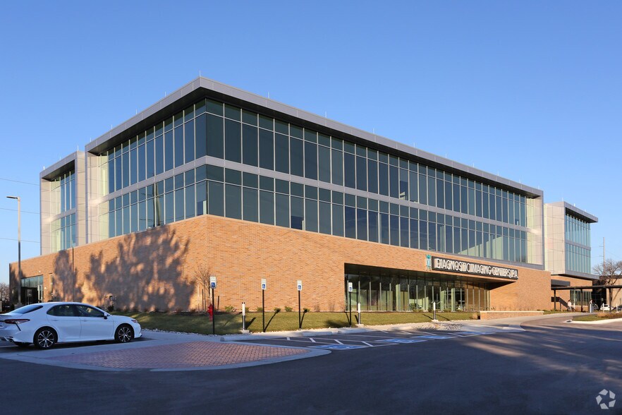 6650 W 110th St, Overland Park, KS for lease - Building Photo - Image 2 of 4