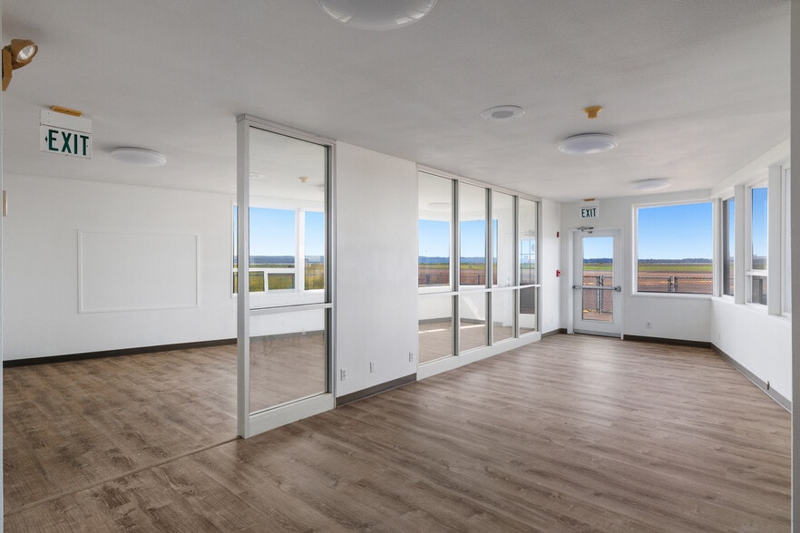 1300 Airport way, Hoquiam, WA for lease - Interior Photo - Image 3 of 21