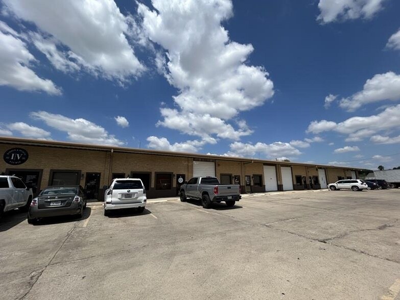 1510 Calle del Norte, Laredo, TX à louer - Photo du bâtiment - Image 2 de 12
