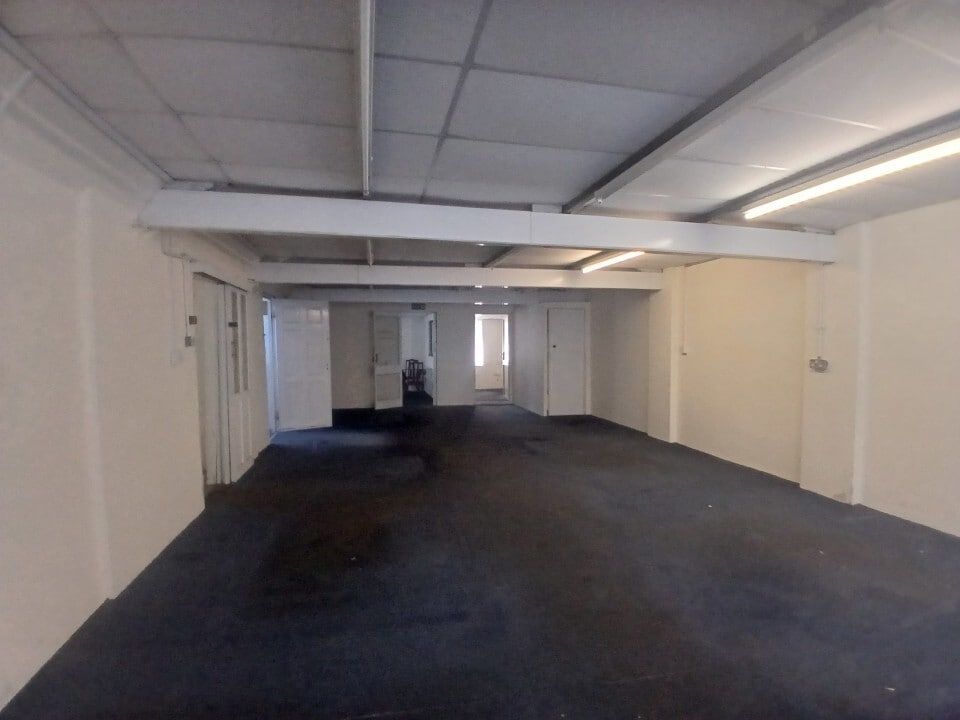Bryer St, Dewsbury for lease Interior Photo- Image 1 of 2