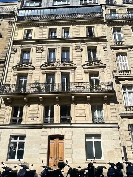 Office in Paris for lease - Building Photo - Image 1 of 10