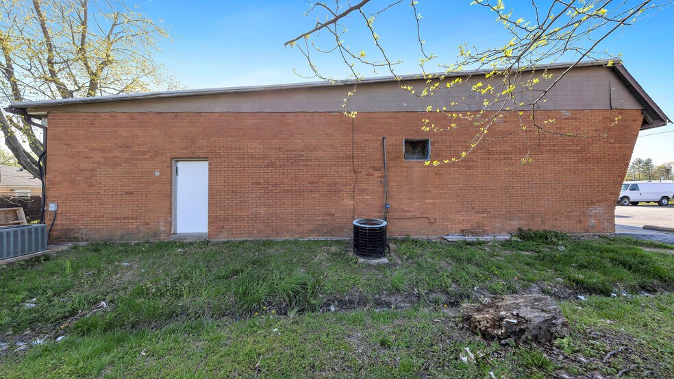 10234 Lincoln Trl, Fairview Heights, IL à vendre - Photo du bâtiment - Image 3 de 10