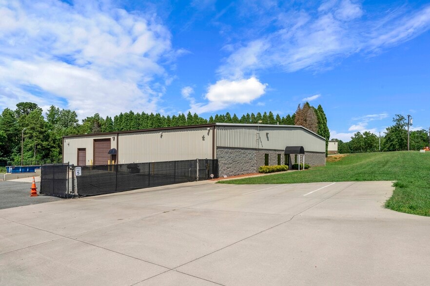152 S Iredell Industrial Park Rd, Mooresville, NC for lease - Building Photo - Image 2 of 26