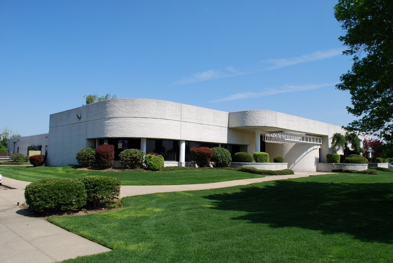 1 Rodeo Dr, Edgewood, NY for lease Primary Photo- Image 1 of 13