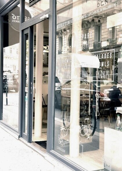 Retail in Paris for lease - Building Photo - Image 1 of 5