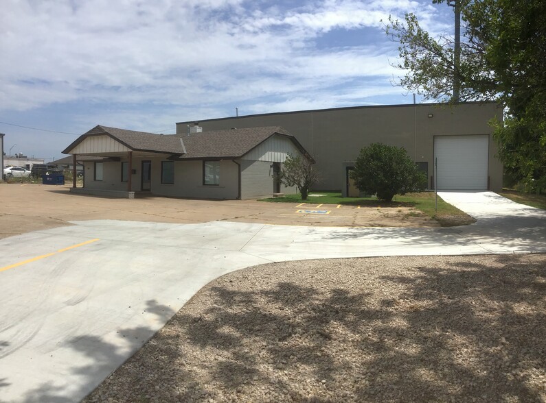 120 SW 4th St, Moore, OK for lease - Building Photo - Image 1 of 23