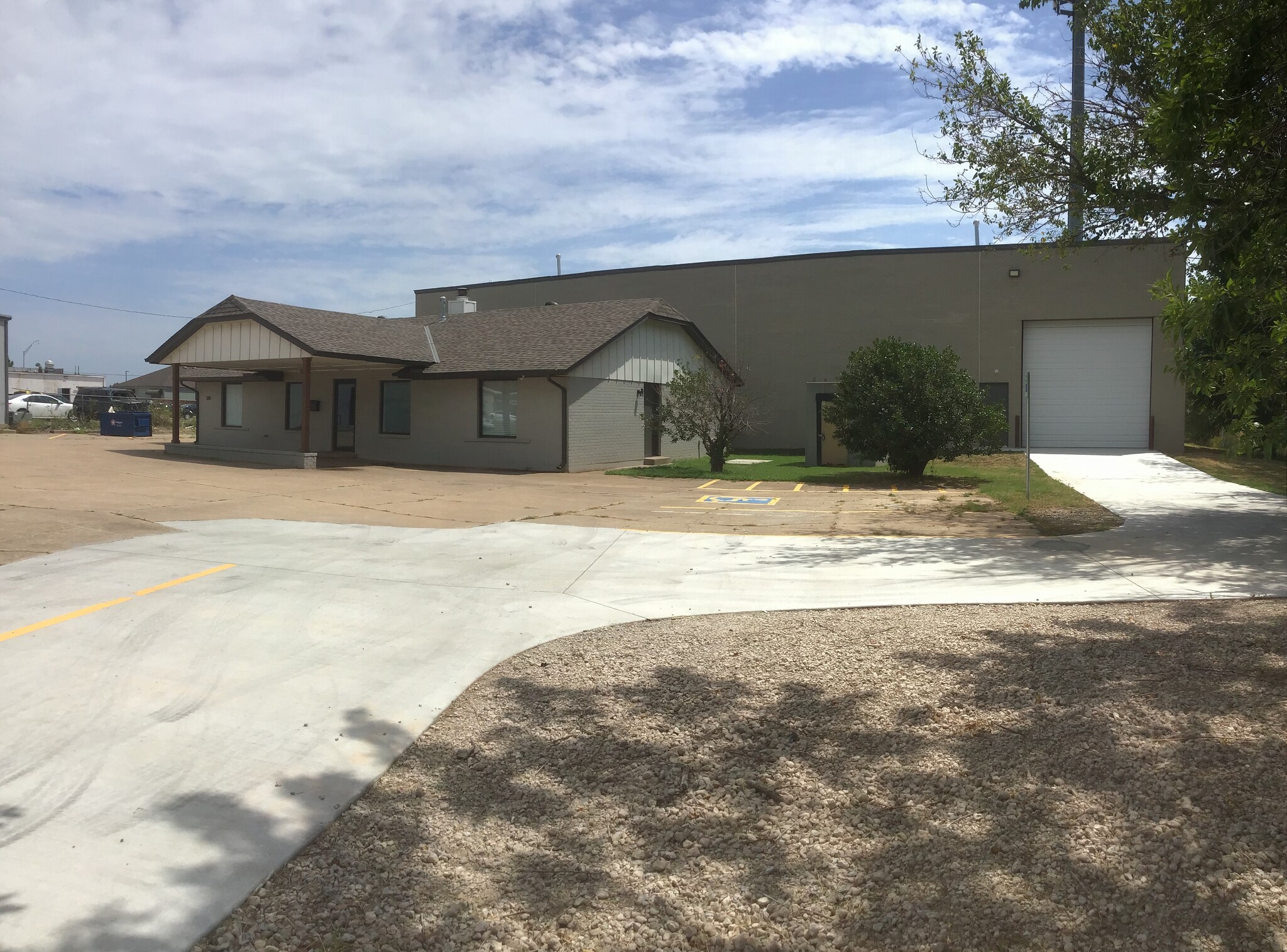 120 SW 4th St, Moore, OK for lease Building Photo- Image 1 of 24