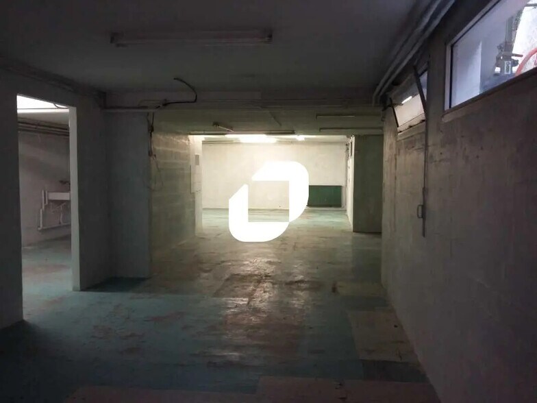 Office in Bièvres for lease - Interior Photo - Image 2 of 9