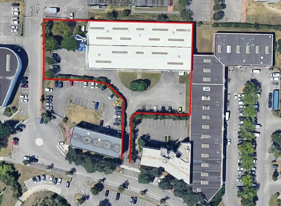 Commerce de détail dans Bron à louer Photo du bâtiment- Image 1 de 6