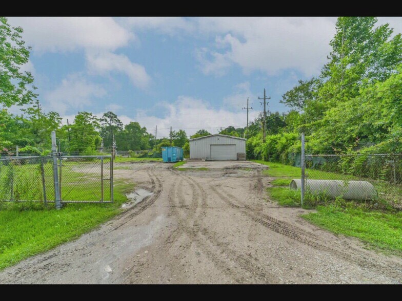14133 Ravendale Rd, Humble, TX à vendre - Vidéo sur l’inscription commerciale - Image 2 de 18
