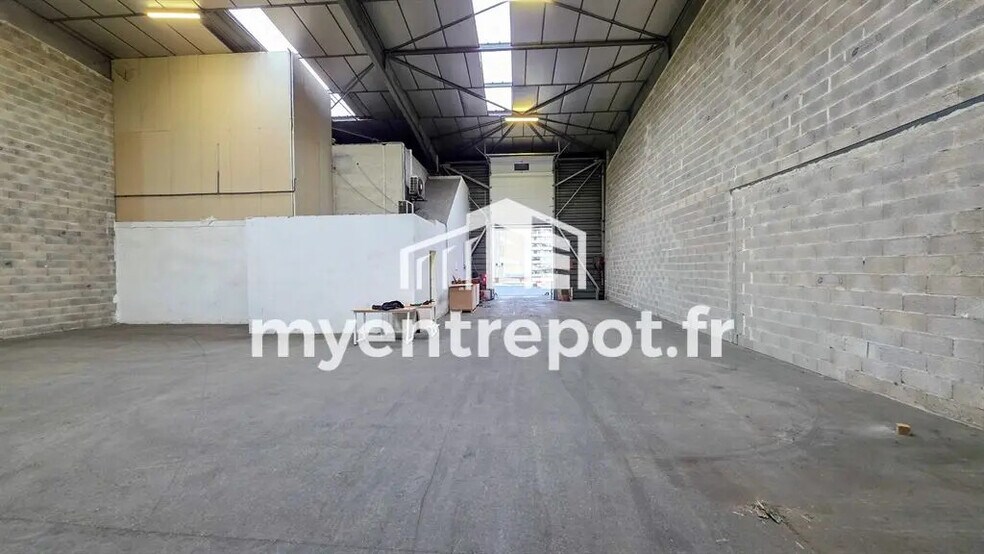 Industrial in Marseille for lease - Building Photo - Image 2 of 7