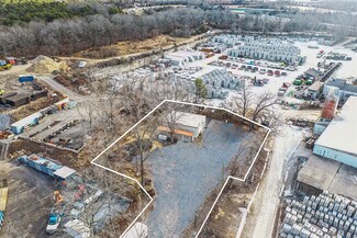 Plus de détails pour 1807 Middle Rd, Calverton, NY - Industriel à louer