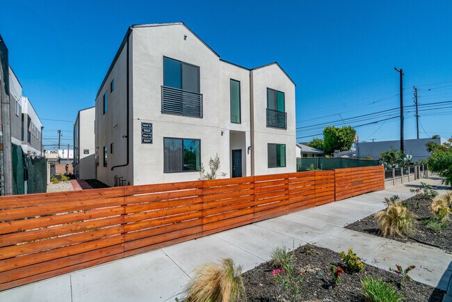 Plus de détails pour 5622 Willowcrest Ave, North Hollywood, CA - Multi-résidentiel à vendre
