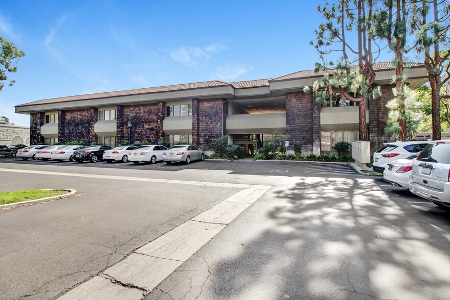 7177 Brockton Ave, Riverside, CA à louer - Photo du bâtiment - Image 3 de 5