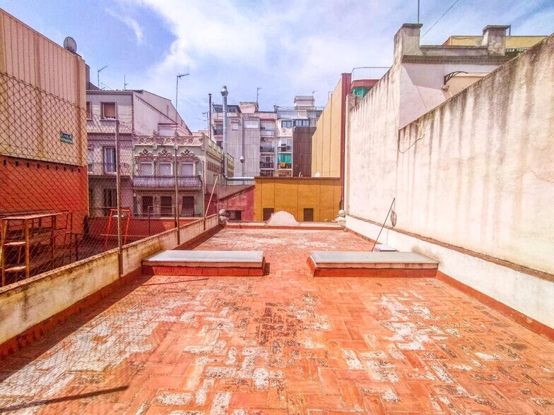 Commerce de détail dans L'Hospitalet de Llobregat, Barcelona à vendre - Photo du bâtiment - Image 2 de 11