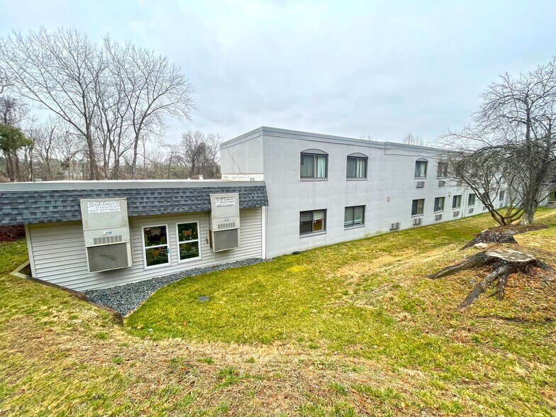 2601 Bel Pre Rd, Silver Spring, MD à vendre - Photo du bâtiment - Image 3 de 8