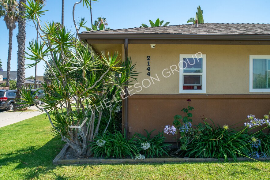 2144 E Almont Ave, Anaheim, CA à vendre - Photo du bâtiment - Image 2 de 11