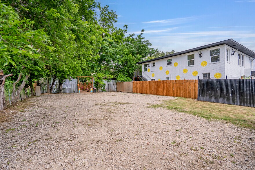 3319 Airline Dr, Houston, TX à louer - Photo du bâtiment - Image 3 de 6