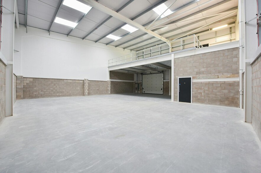 Longstone Rd, Manchester for lease - Interior Photo - Image 2 of 6