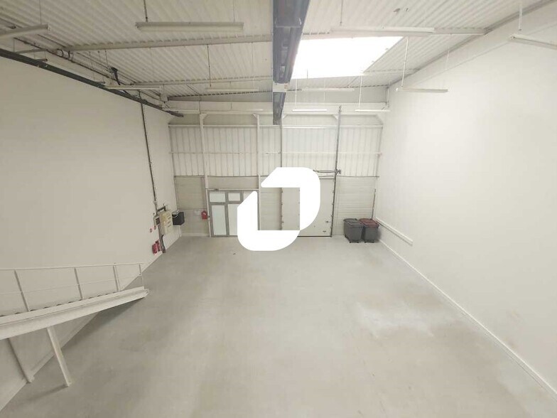8-10 Rue Salvador Allende, Palaiseau for lease - Interior Photo - Image 3 of 15