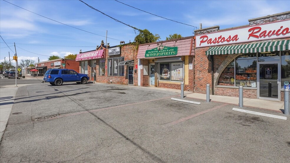 761 Deer Park Ave, North Babylon, NY à louer - Photo du bâtiment - Image 3 de 9