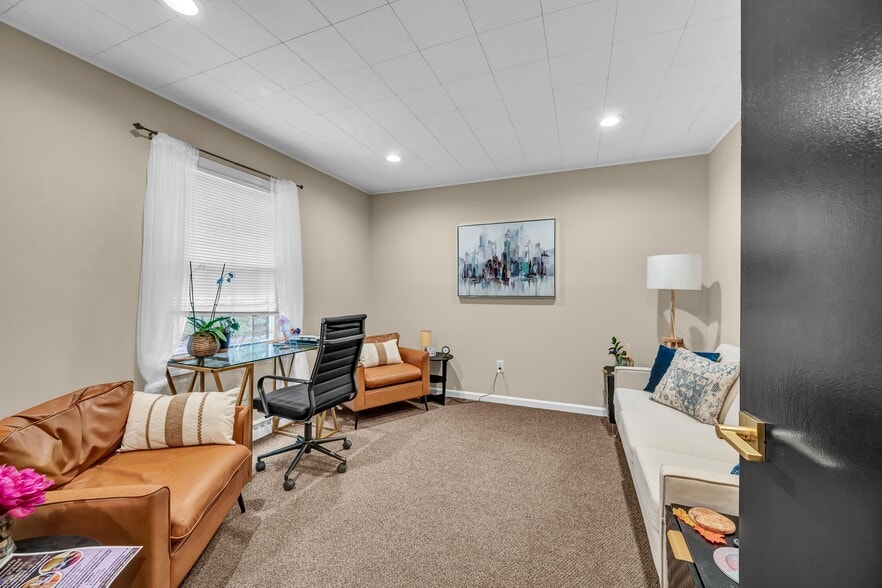 172 Mount Pleasant Rd, Newtown, CT for lease - Building Photo - Image 2 of 50