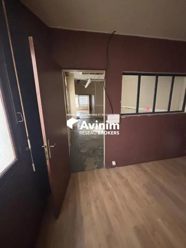 Retail in Paris for lease Building Photo- Image 1 of 6