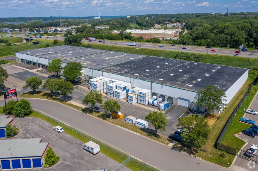 701 Ladybird Ln, Burnsville, MN à louer - Photo du bâtiment - Image 2 de 6