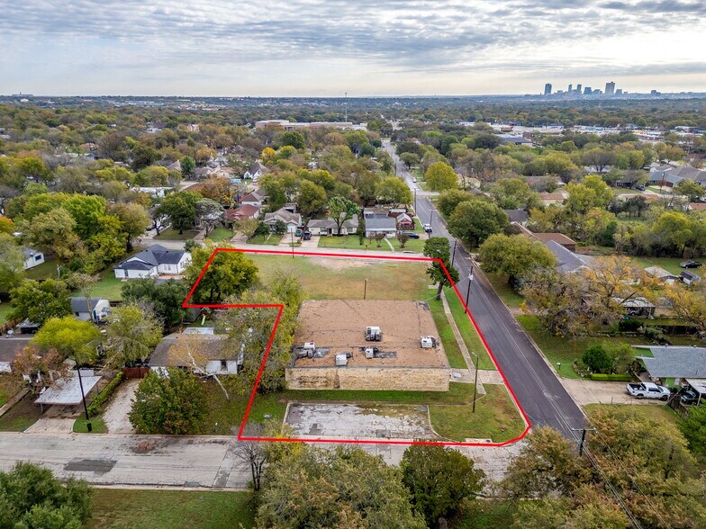 5550 Baylor Ave, River Oaks, TX à vendre - Photo du bâtiment - Image 2 de 17