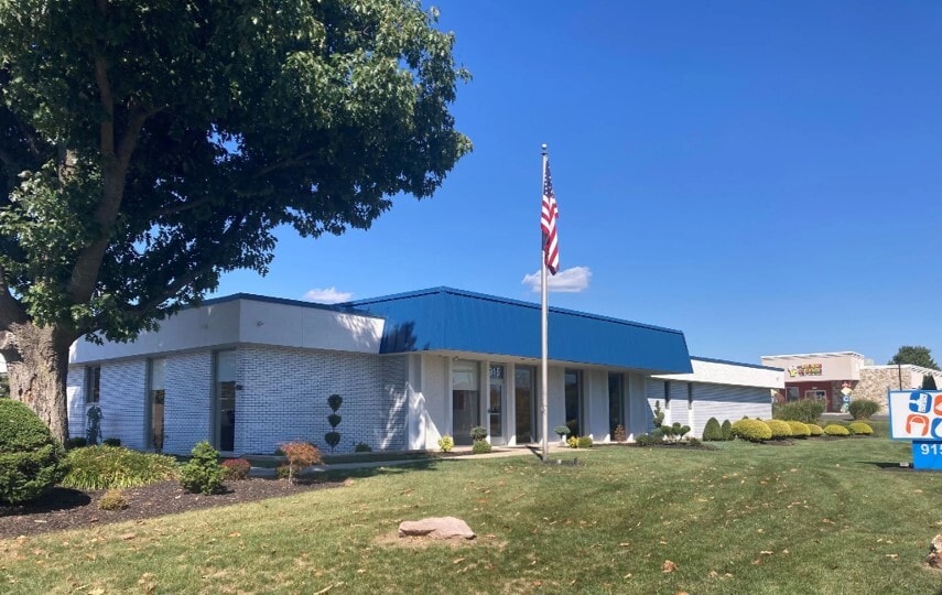 915 S Trooper Rd, Norristown, PA for lease - Building Photo - Image 1 of 2