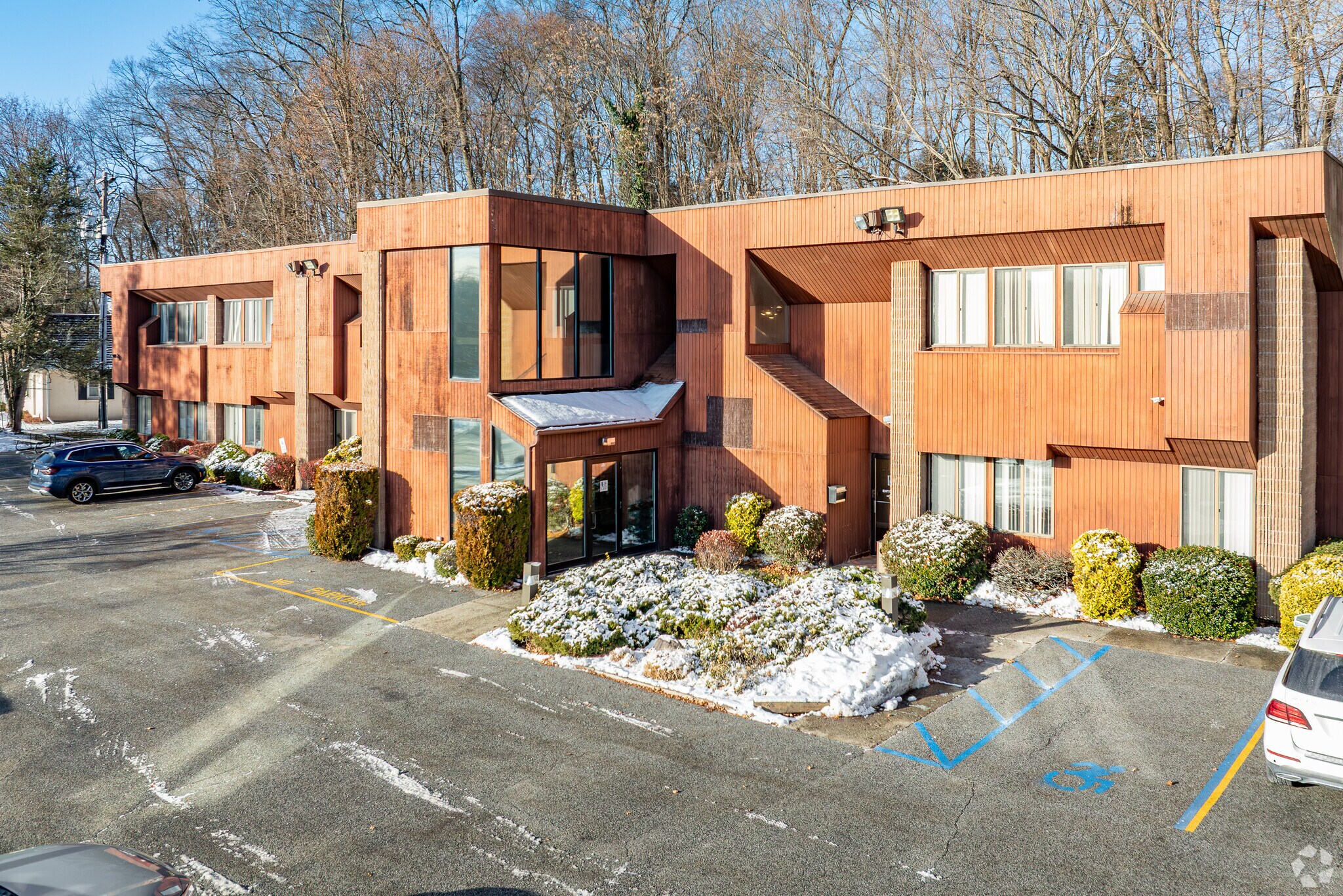 100% Occupied Office Park | NOI $158,00+ portefeuille de 2 propriétés à vendre sur LoopNet.ca Photo du bâtiment- Image 1 de 28
