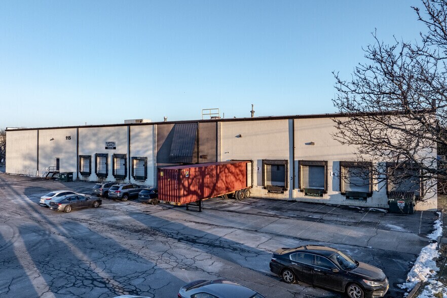 111-115 Castle Rd, Secaucus, NJ à louer - Photo principale - Image 2 de 10