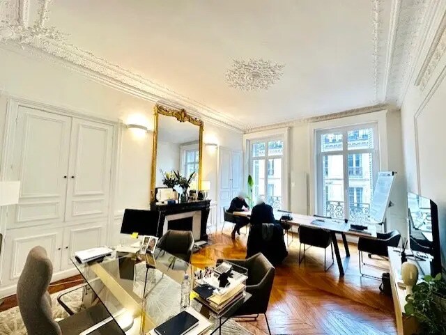 Office in Paris for lease Interior Photo- Image 1 of 10