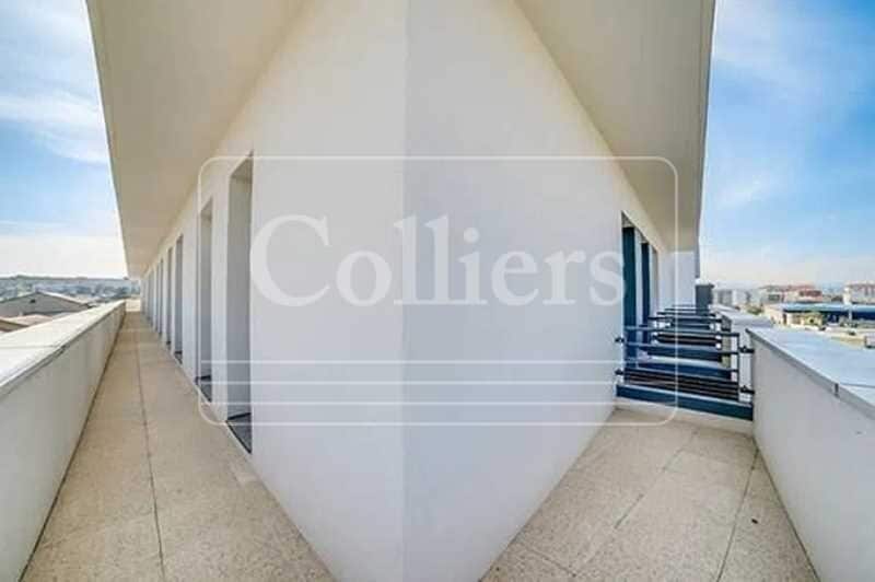 Office in Villeurbanne for lease - Building Photo - Image 3 of 19