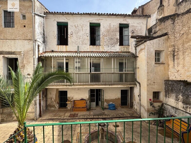 Multifamily in Cáceres, Cáceres for sale - Building Photo - Image 2 of 6