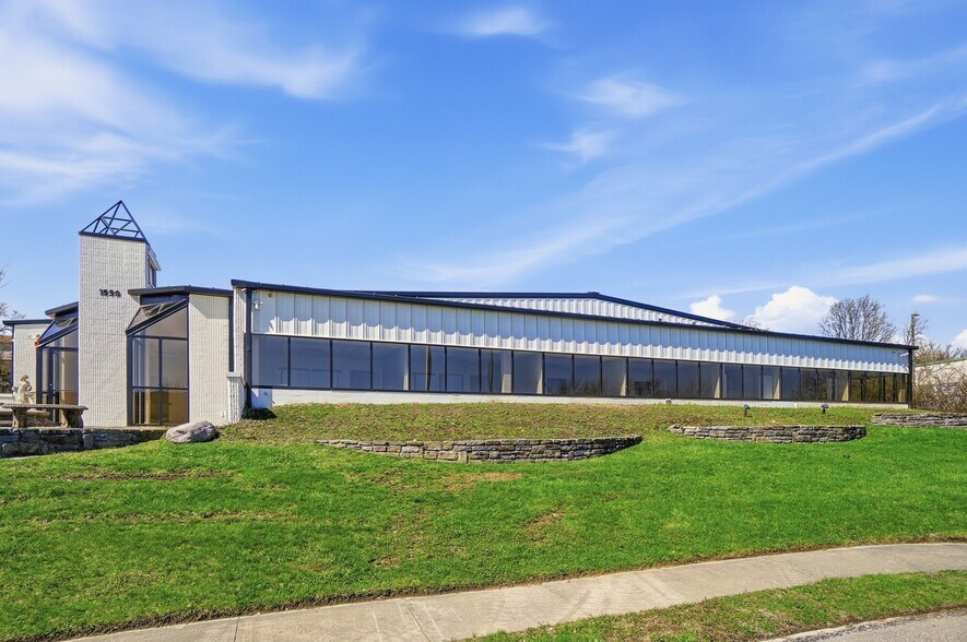 1550 Magnolia Dr, Cincinnati, OH à louer - Photo du bâtiment - Image 2 de 68