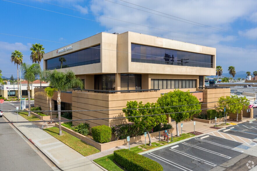 355 W Grand Ave, Escondido, CA à louer - Photo du bâtiment - Image 1 de 5