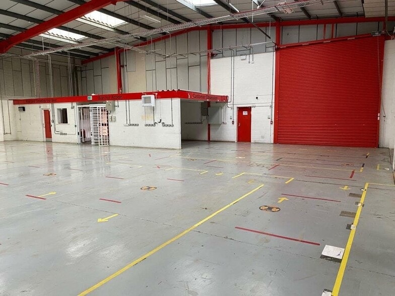 Wardley Industrial Estate, Holloway Dr, Manchester for lease - Building Photo - Image 3 of 9