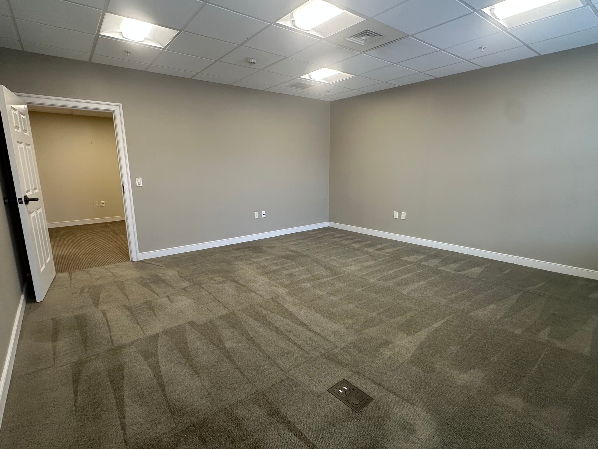 10 N Church St, West Chester, PA for lease Interior Photo- Image 1 of 2