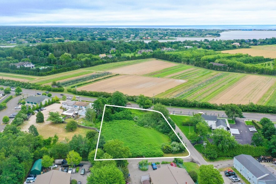 1004 Montauk Hwy, Water Mill, NY for sale - Primary Photo - Image 1 of 8