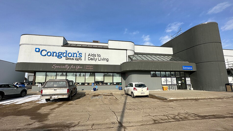 10550 Mayfield Rd, Edmonton, AB à louer Photo du bâtiment- Image 1 de 10