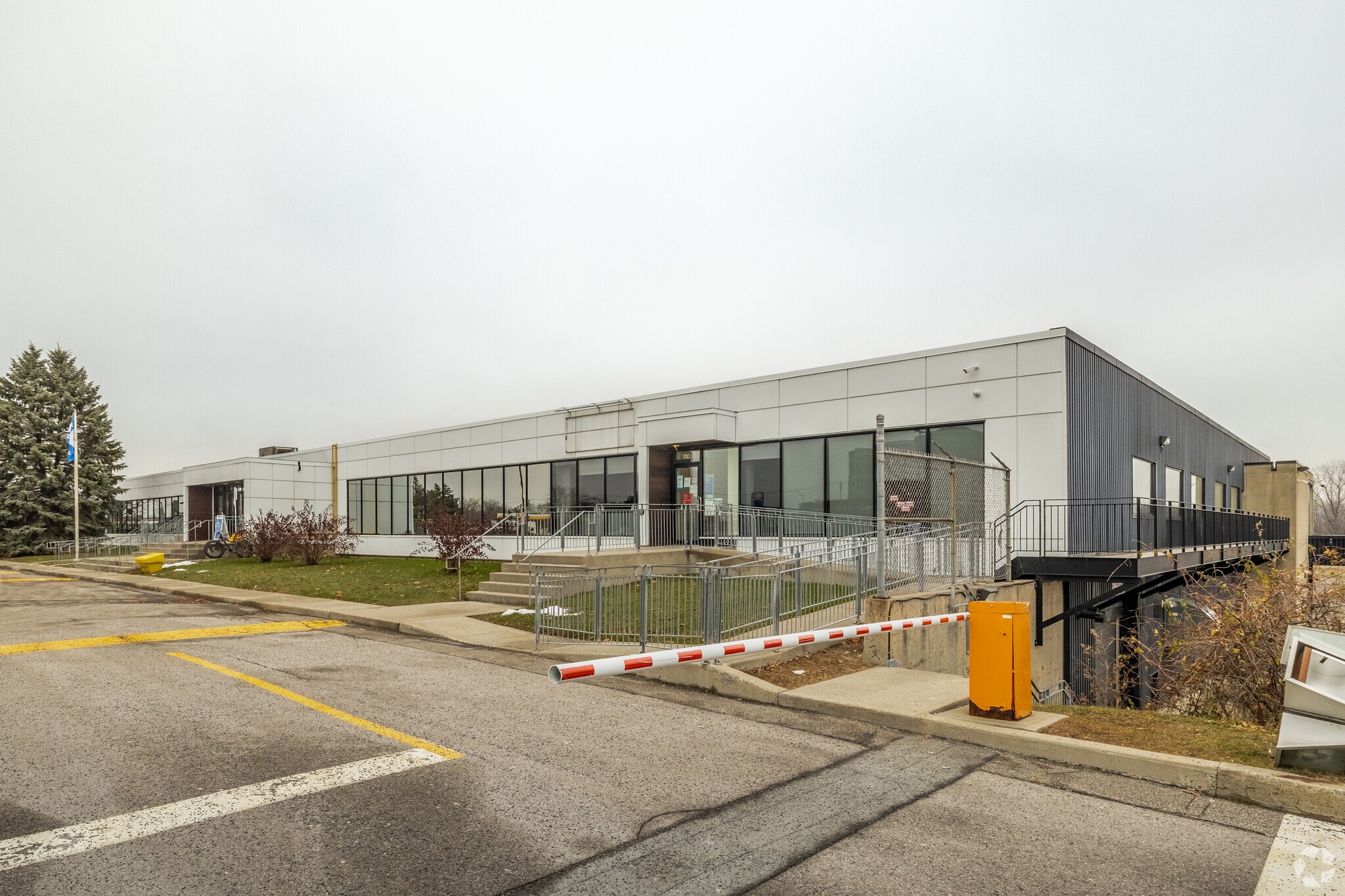 1040 Boul Saint-Joseph, Gatineau, QC for lease Primary Photo- Image 1 of 4