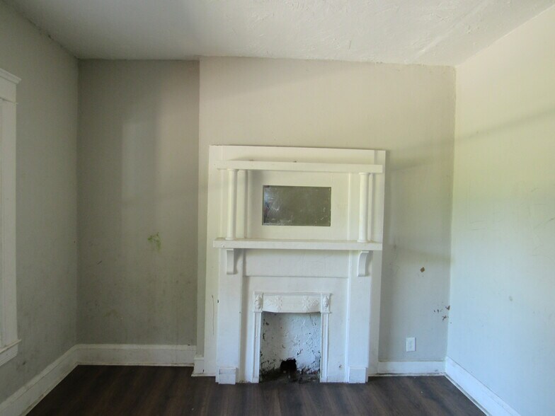 932 Wheelock Rd, Cleveland, OH à vendre - Photo du bâtiment - Image 2 de 37