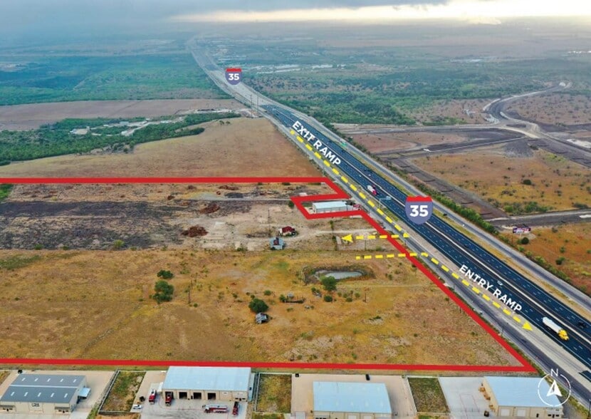5615 N Interstate 35, New Braunfels, TX à vendre - Photo du bâtiment - Image 2 de 6