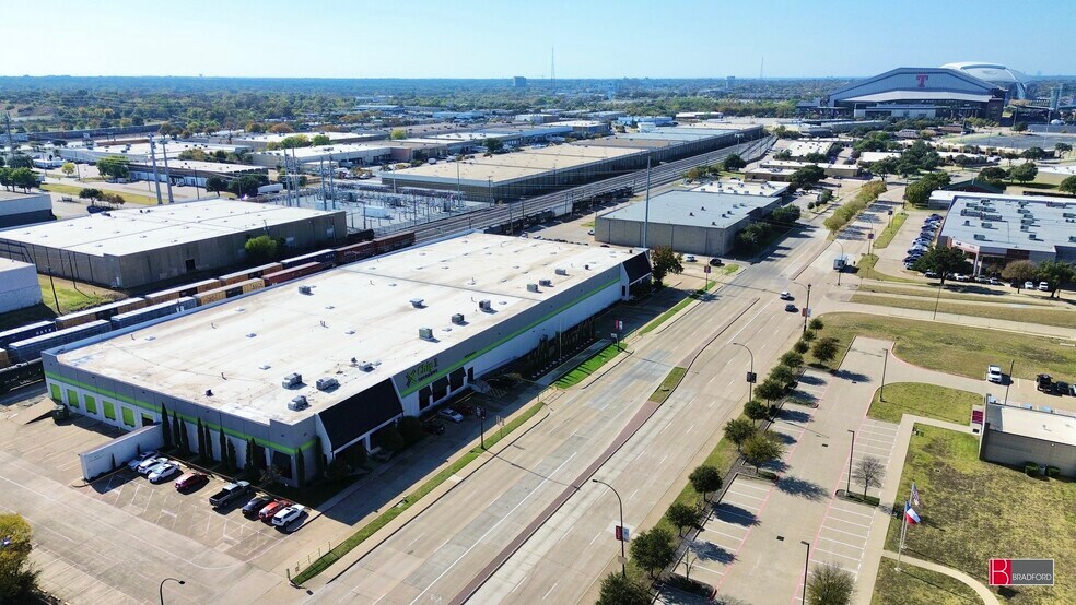 2200-2202 E Randol Mill Rd, Arlington, TX à louer - Photo du bâtiment - Image 2 de 17