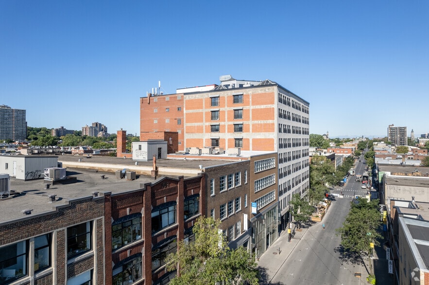 4446 Boul Saint-Laurent, Montréal, QC à louer - Photo du bâtiment - Image 2 de 10