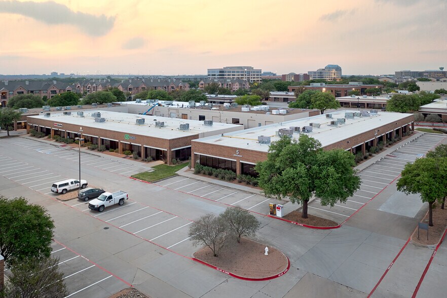 1801 Royal Ln, Farmers Branch, TX à louer - Photo du bâtiment - Image 2 de 17